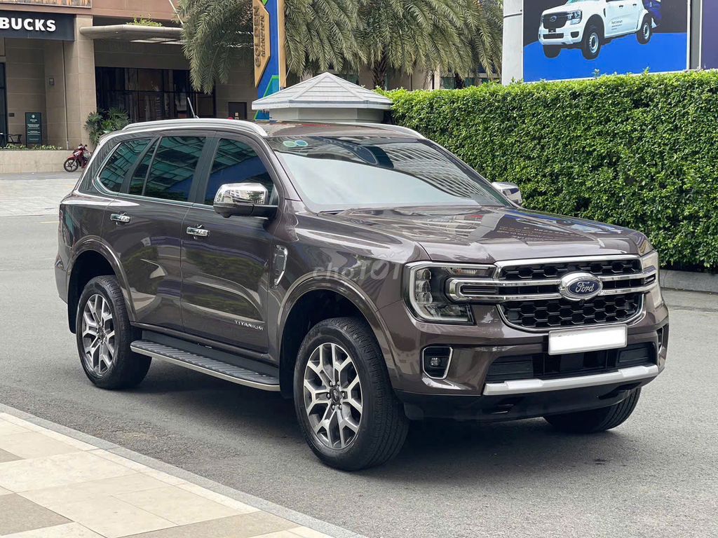 Ford Everest Titanium 4x2 AT 2024 - 5600 km. Mua bán Ô tô tại Quận Phú Nhuận Tp Hồ Chí Minh được đăng bởi Trần Hoàng Long hình 3