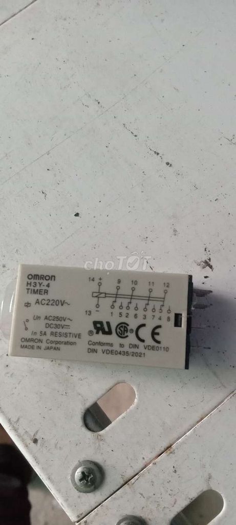 Rơ le thời gian omron 220v