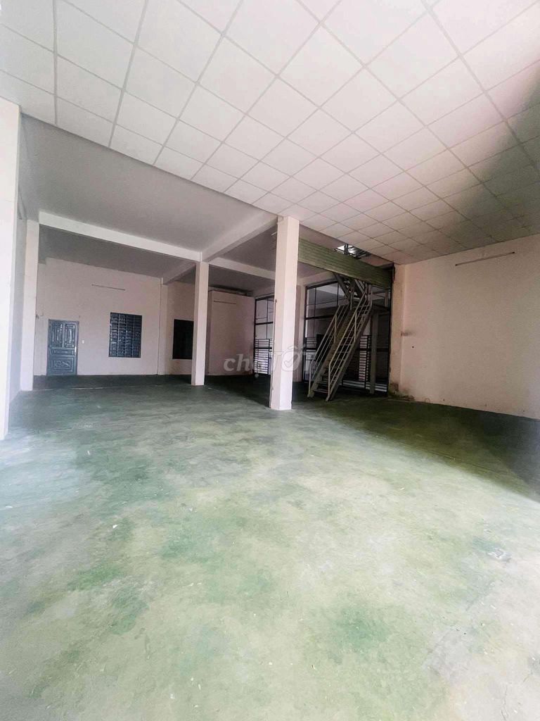 Cho thuê nhà và kho 500m2 (dtsd 1000m2) gần cụm trường học