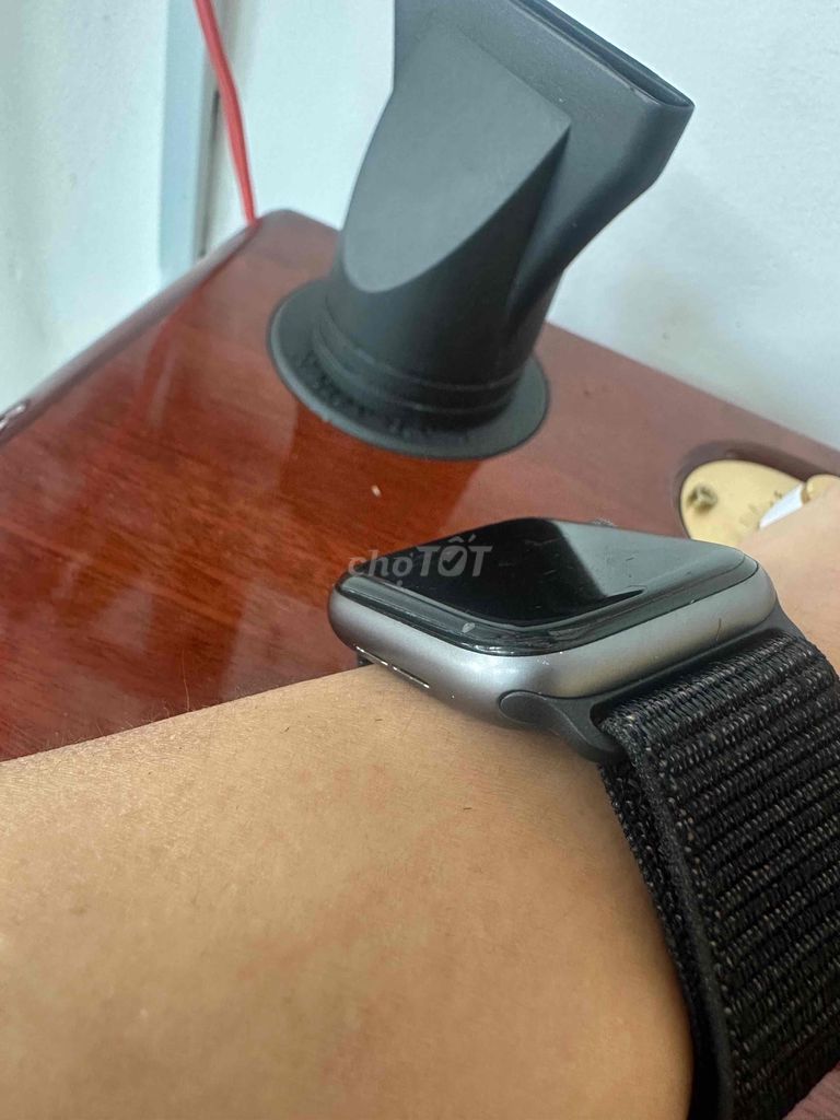 Apple Watch Series 4 44mm GPS Xám. Mua bán Thiết bị đeo thông minh tại Thành phố Biên Hòa Đồng Nai được đăng bởi Hoàng Ba hình 1