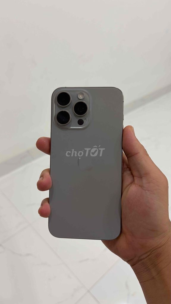 Apple iPhone 15 Pro Max 256GB Xám Lock. Mua bán Điện thoại tại Thành phố Buôn Ma Thuột Đắk Lắk được đăng bởi Táo 2 hand hình 1