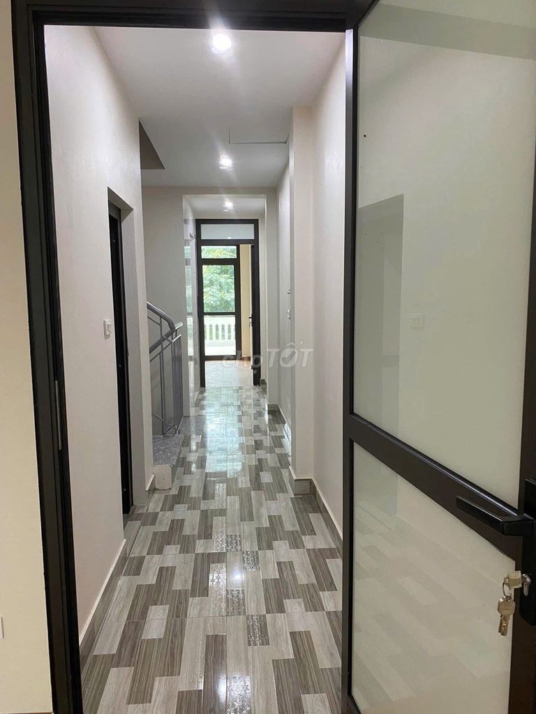 Hiếm! Nhà Đẹp Sát Phố Hoàng Quốc Việt – DT 75m², Ô Tô Tránh – KD Tốt.