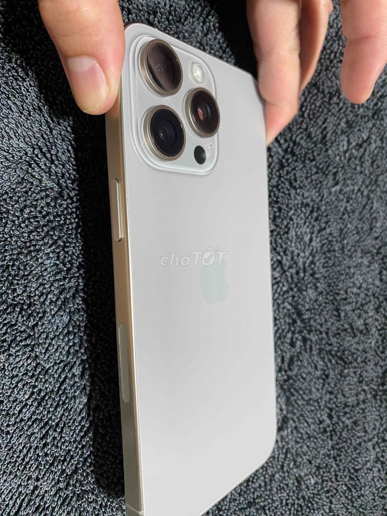 iPhone 15 Pro Max 512GB Titan tự nhiên. Mua bán Điện thoại tại Thành phố Thủ Dầu Một Bình Dương được đăng bởi Long hình 1