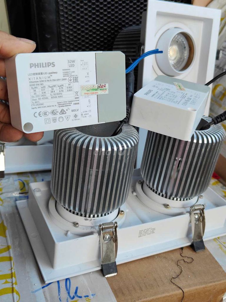 Đèn âm trần chiếu sáng