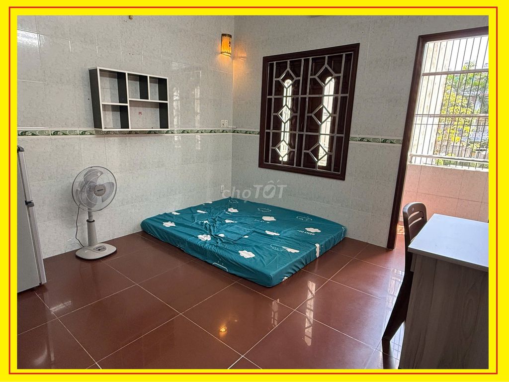 Phòng gần cổng ĐH Văn Lang, full men, full nội thất, có BAN CÔNG