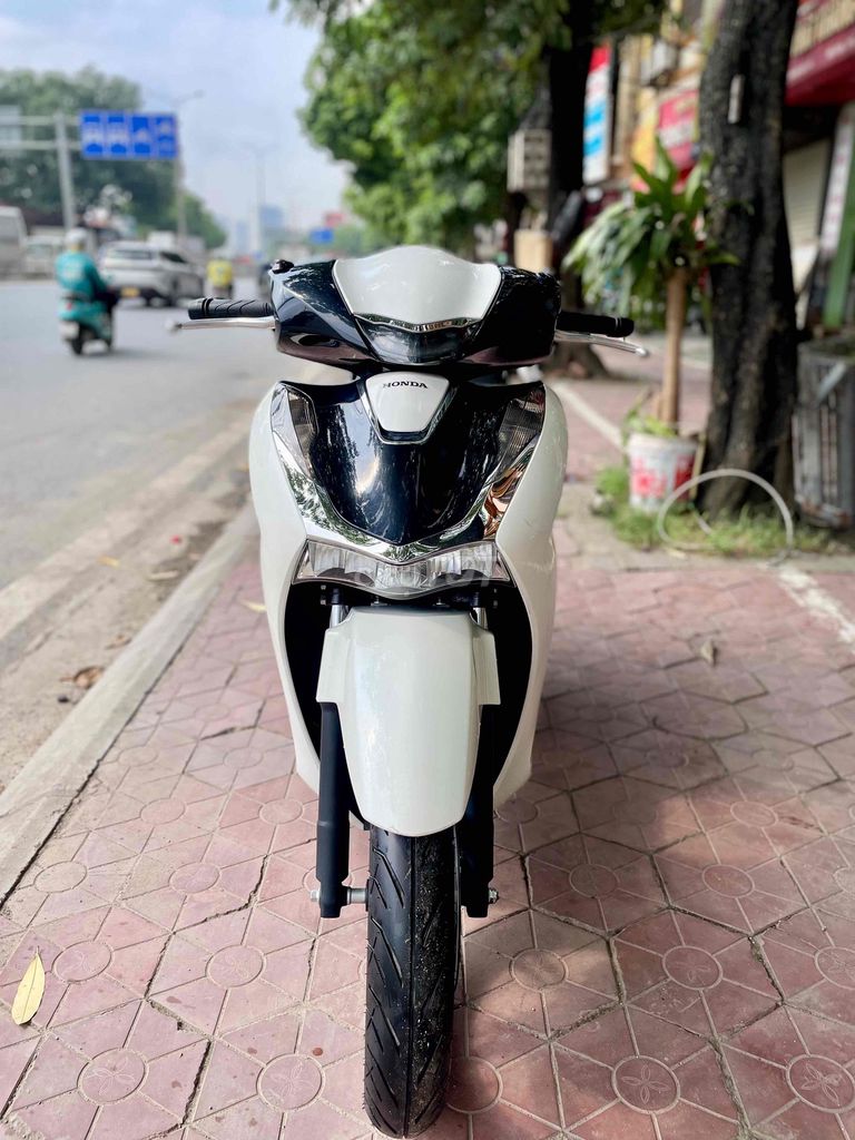 Хонда SH 125 2025 Белая автоматическая 5000 км