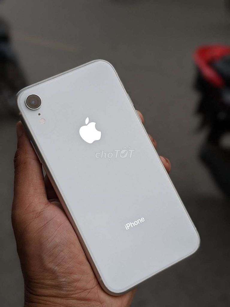 Bán/giao lưu iPhone XR 64GB Trắng zin all siêu rẻ. Mua bán Điện thoại tại Quận Hoàng Mai Hà Nội được đăng bởi VANH AT Mobile Hitech 766 Trương Định HN hình 1