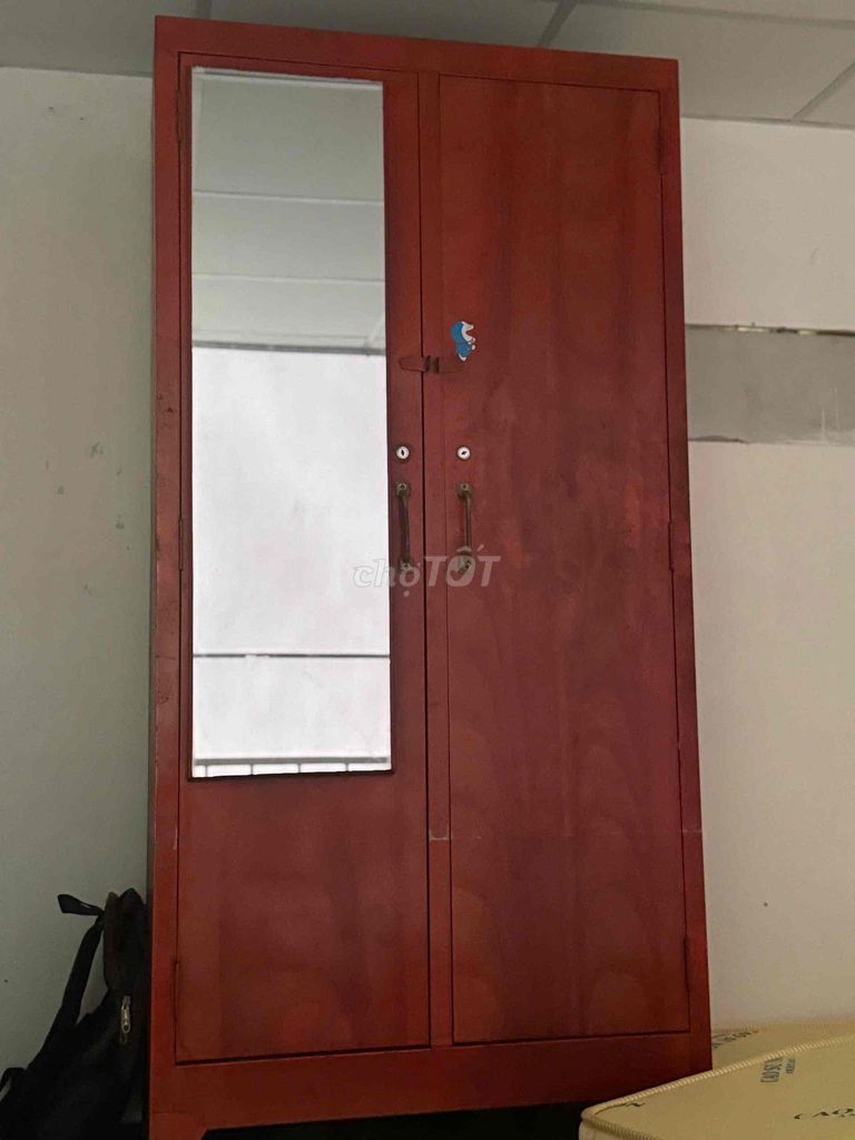 Tủ quần áo kim loại đỏ có gương. Mua bán Tủ, kệ gia đình tại Thành phố Thủ Đức Tp Hồ Chí Minh được đăng bởi Tien hình 1