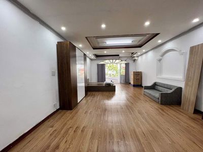 Phòng Ban Công 50m2, Ngay Nguyễn chí Thanh vs Sư Vạn Hạnh Q5