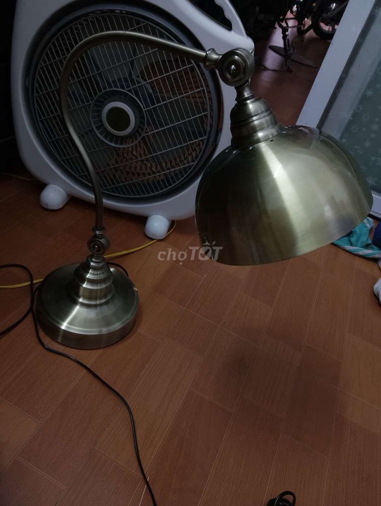 Đèn bàn Tân cổ điển Kim loại mạ đồng. Mua bán Đèn tại Quận Thanh Xuân Hà Nội được đăng bởi Anh hình 1