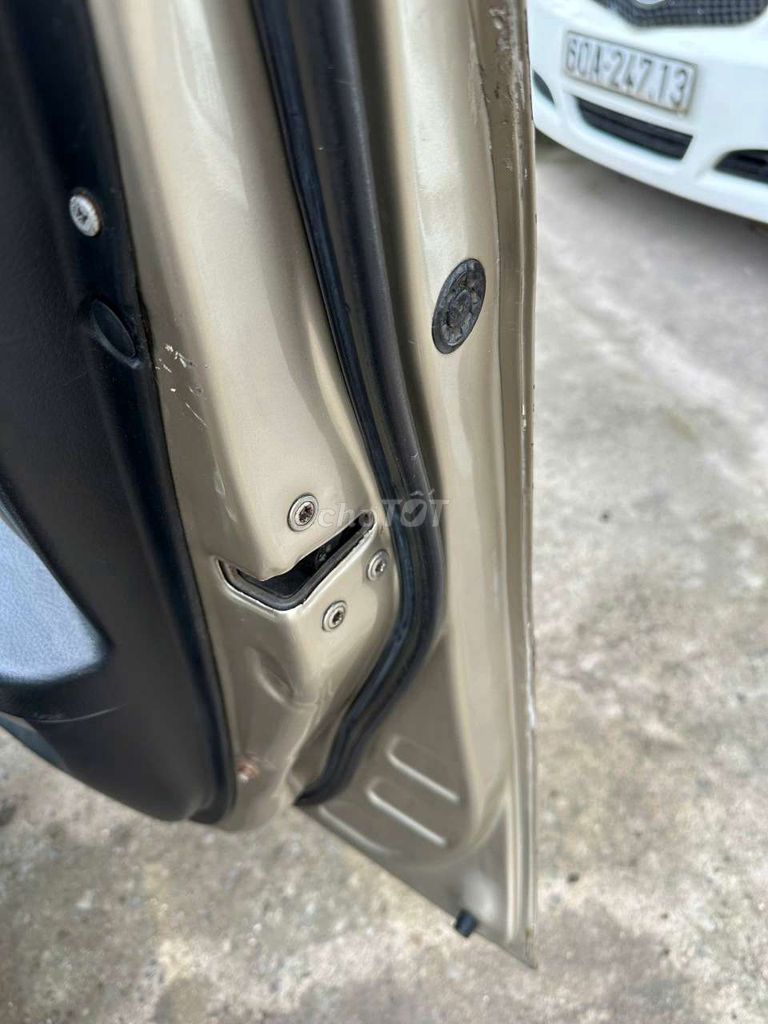 Toyota Vios 2005 số sàn màu vàng cát. Mua bán Ô tô tại Thị xã Bến Cát Bình Dương được đăng bởi lâm hiền  hình 4