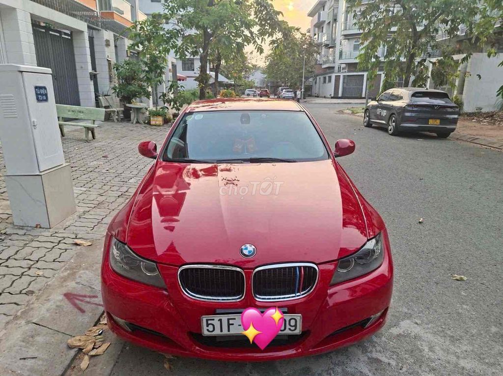 BMW 320i 2011 Красный