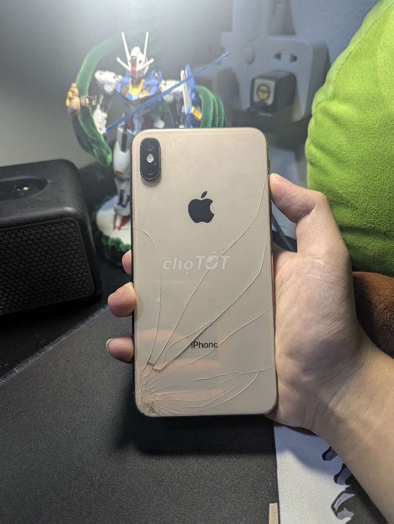 iPhone Xs Max 64GB Vàng Vỡ lưng. Mua bán Điện thoại tại Quận Thanh Xuân Hà Nội được đăng bởi Trịnh Long hình 1
