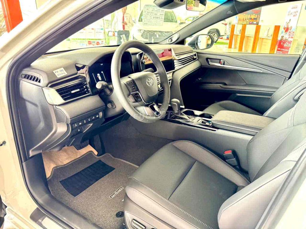 Toyota Camry Hybrid MID màu trắng tặng 100% thuế. Mua bán Ô tô tại Huyện Bình Chánh Tp Hồ Chí Minh được đăng bởi PHƯỚC LỚN TOYOTA hình 3