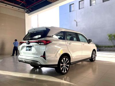 Toyota Veloz 2024 giảm tiền mặt bảo hiểm phụ kiện