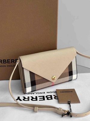 Túi đeo chéo Burberry da nữ nhiều màu. Mua bán Túi xách tại Quận Liên Chiểu Đà Nẵng được đăng bởi Bạch Văn Nhất