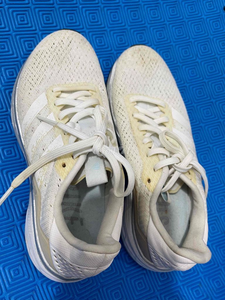 Giày chạy bộ Adidas auth Vải lưới Trắng size35-36. Mua bán Giày dép tại Quận 10 Tp Hồ Chí Minh được đăng bởi Góc pass đồ auth hình 1