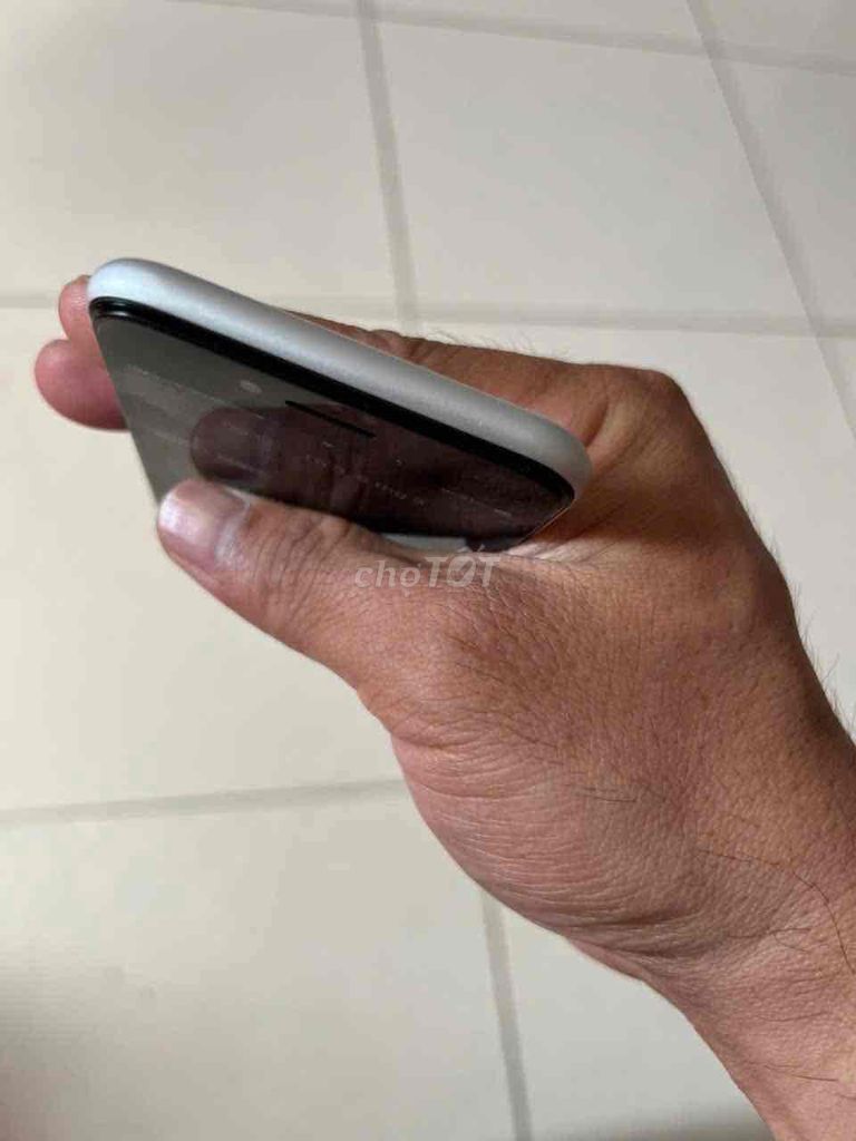 iPhone SE 2020 Trắng có giao lưu. Mua bán Điện thoại tại Quận Sơn Trà Đà Nẵng được đăng bởi Carom hình 1