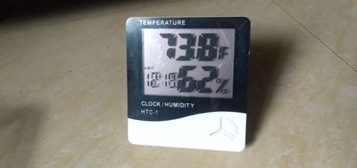 Đồng hồ đo nhiệt độ, độ ẩm trong phòng