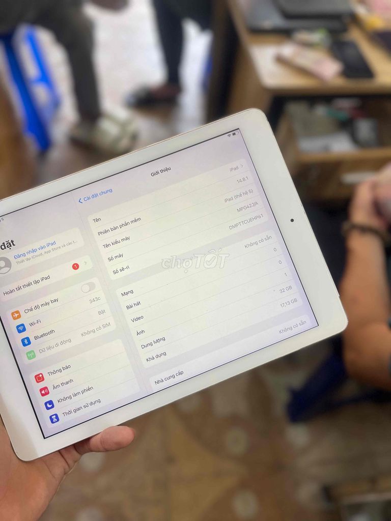 Apple iPad Gen 5 32GB Vàng. Mua bán Máy tính bảng tại Quận Hai Bà Trưng Hà Nội được đăng bởi Cao Thành Đạt hình 1