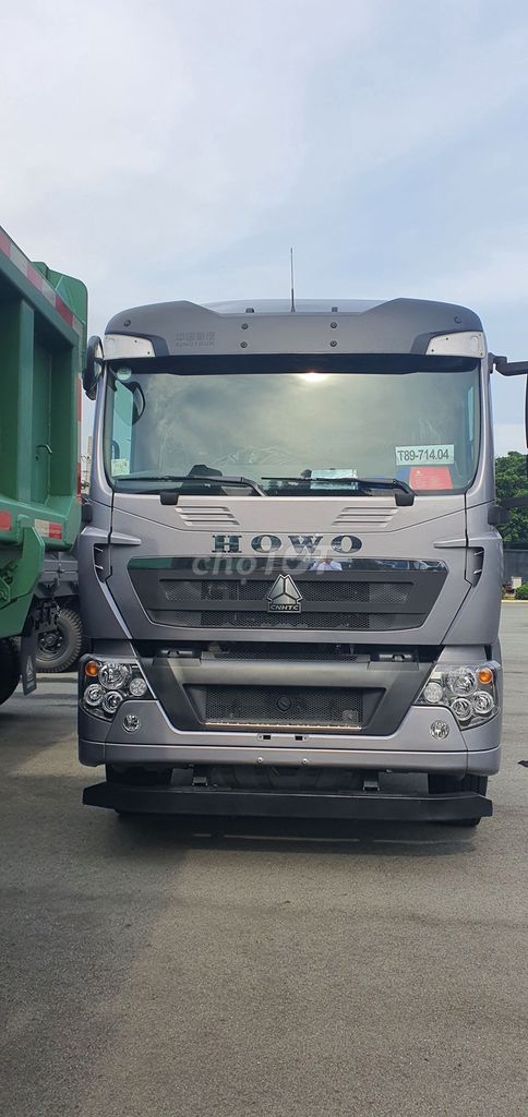 Xe Tải Howo 3 chân thùng 9,7m tải 15T mới 100%