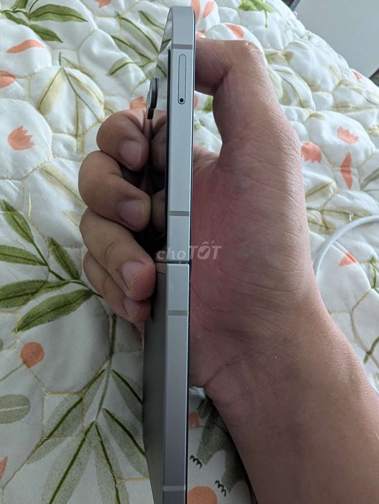 Samsung Z Flip 6 Bạc Đã sử dụng. Mua bán Điện thoại tại Quận Hải Châu Đà Nẵng được đăng bởi Tom hình 1