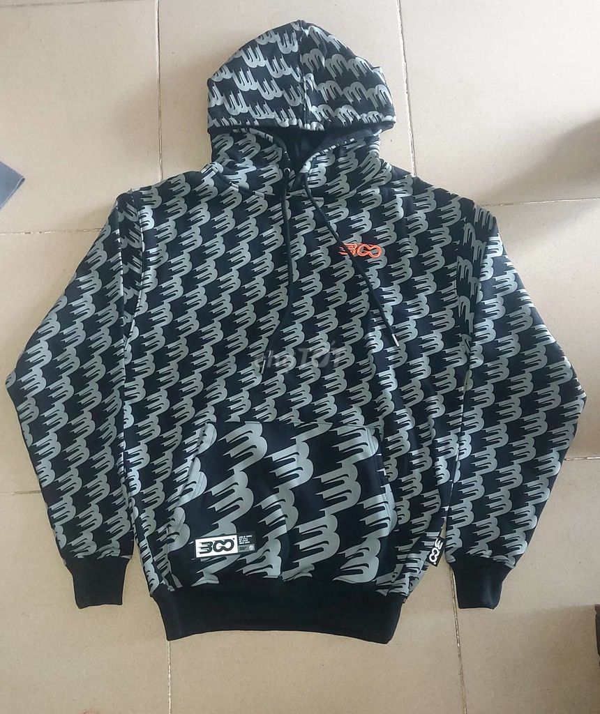 Áo hoodie Unisex Đen Xám Như mới. Mua bán Quần áo tại Thành phố Thủ Dầu Một Bình Dương được đăng bởi Gia Đạt hình 1