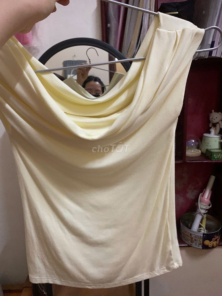 Áo trễ vai nữ màu Kem ôm body. Mua bán Quần áo tại Thành phố Nam Định Nam Định được đăng bởi Thanh Thảo Đặng Thị hình 1