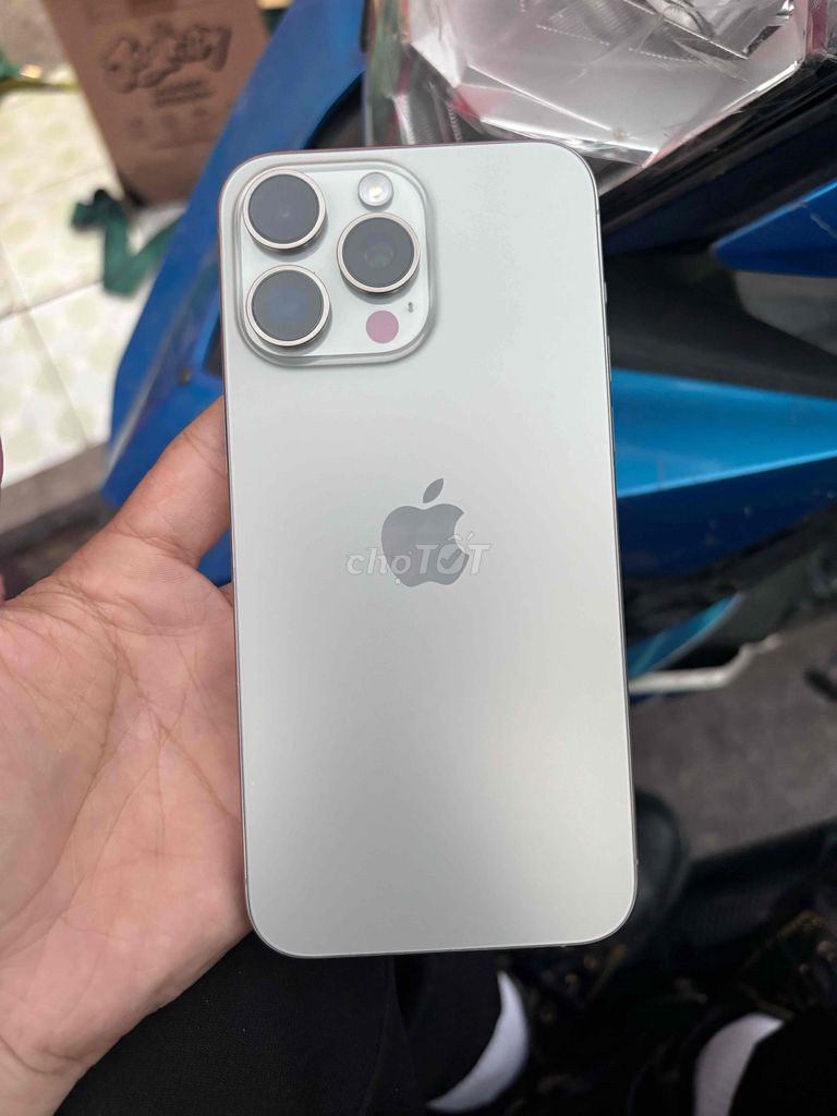 Apple iPhone 15 Pro Max 256GB Bạc. Mua bán Điện thoại tại Thành phố Thuận An Bình Dương được đăng bởi Trần Long Vũ hình 1