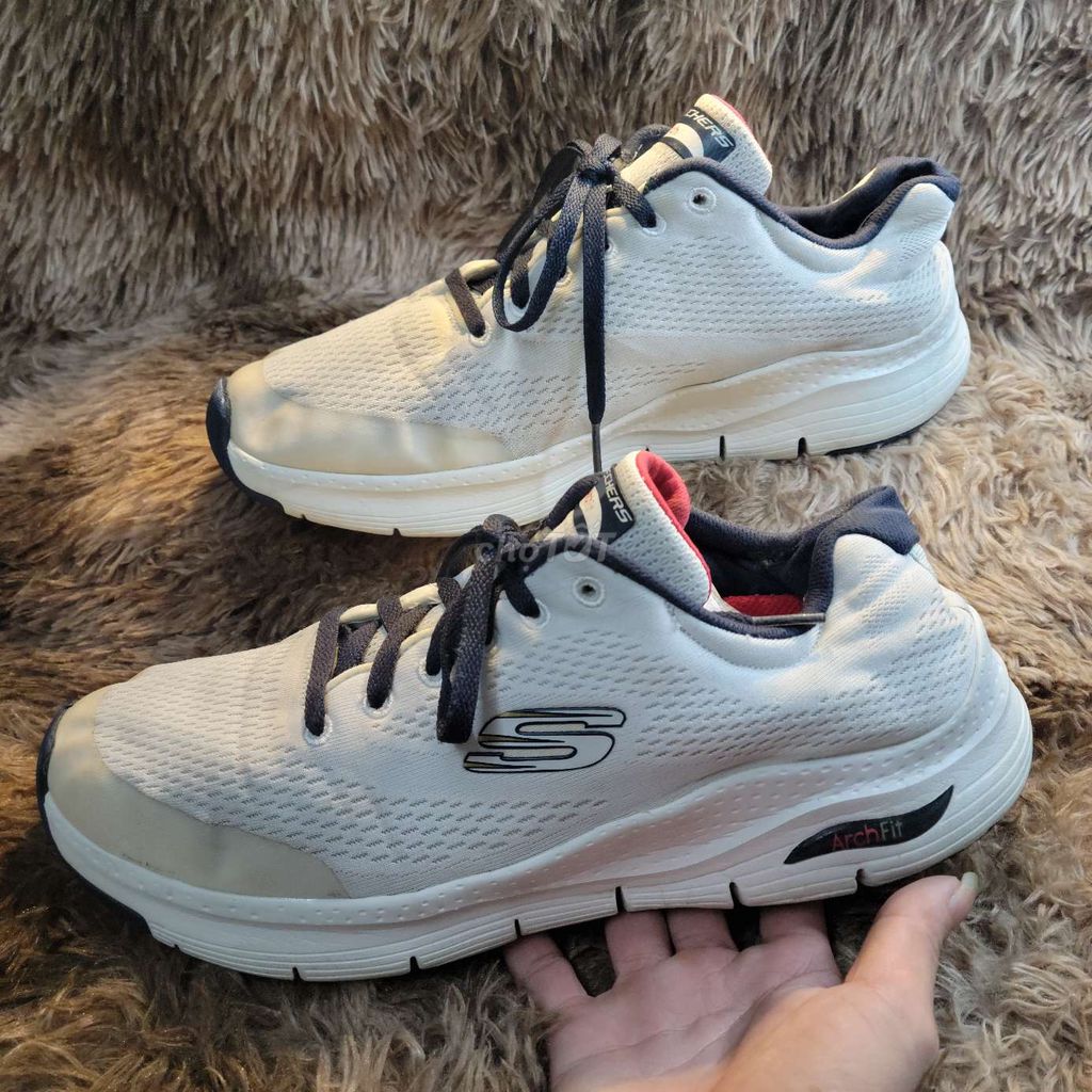 Sketcher size 43