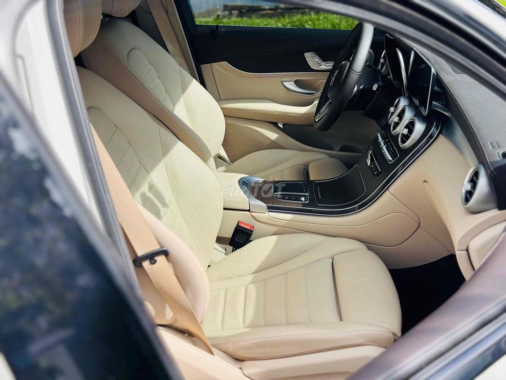 Mercedes GLC200 4Matic 2021 Trắng/Kem 53.000Km. Mua bán Ô tô tại Huyện Bình Chánh Tp Hồ Chí Minh được đăng bởi Thanh Nhã Xe Lướt Sài Gòn hình 9