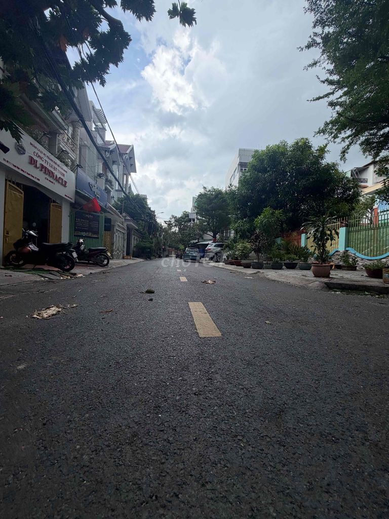 Nhà cho thuê nguyên căn 8 x 20m ( 1 trệt 3 lầu )