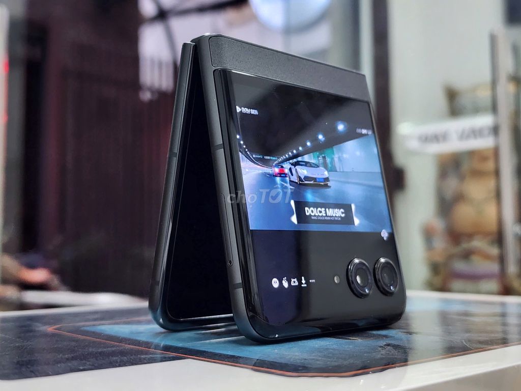 Motorola Razr 50 5G Limited 256Gb / Màn Gập Oled. Mua bán Điện thoại tại Quận Ba Đình Hà Nội được đăng bởi ZinMobile104 Đào Tấn hình 1