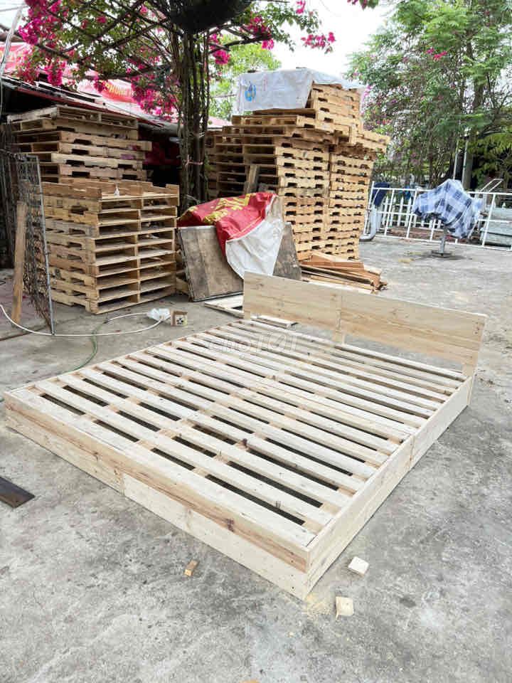 Giường gổ thông từ pallet