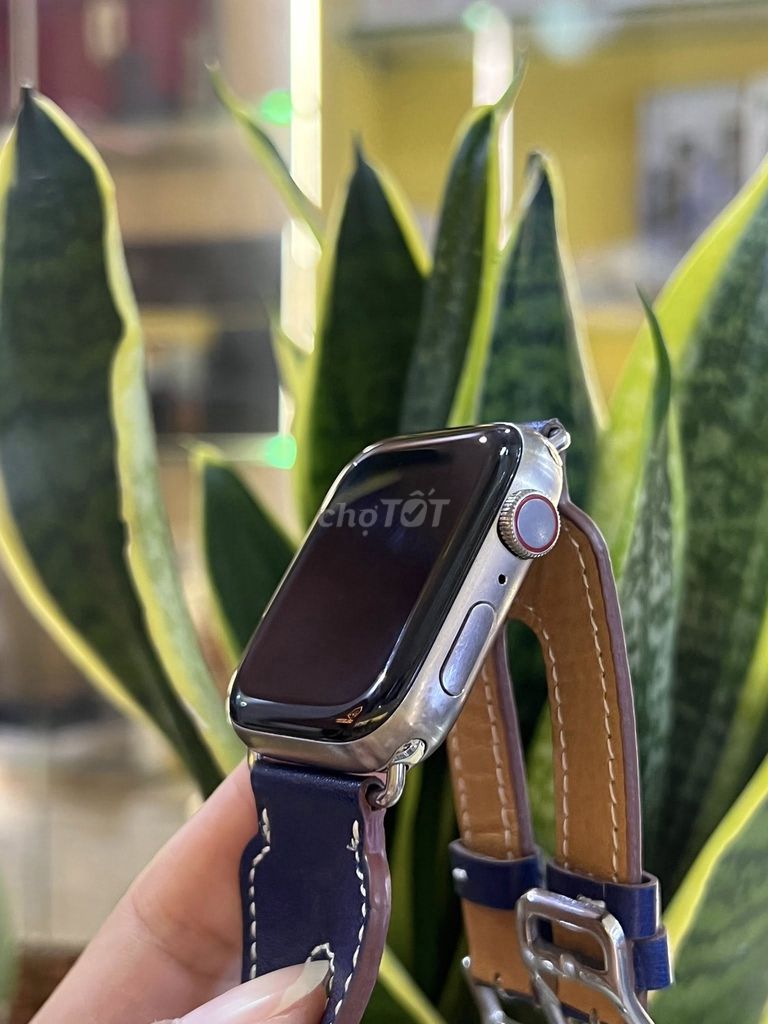 Apple Watch S5 Titan 44mm Đã sử dụng. Mua bán Thiết bị đeo thông minh tại Quận Gò Vấp Tp Hồ Chí Minh được đăng bởi Nguyễn Thị Thu Hiền hình 1