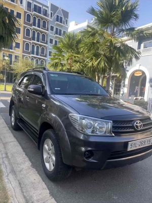 Toyota Fortuner 2010 Xám