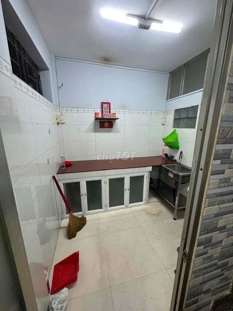 Дом с фасадным расположением на улице Тан Тхань, район 11