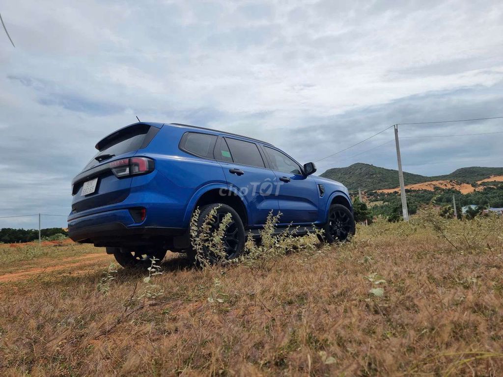 Ford Everest 2023 sport 2.0L AT 4x2 - 22000 km