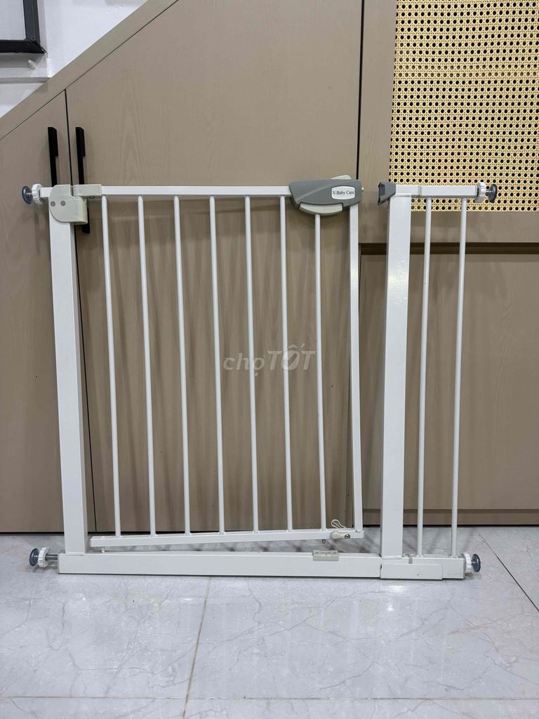Thanh chắn cửa V-BABY Trắng Kim loại 75cm. Mua bán Mẹ và bé tại Quận Cái Răng Cần Thơ được đăng bởi KHANG THỊNH hình 1