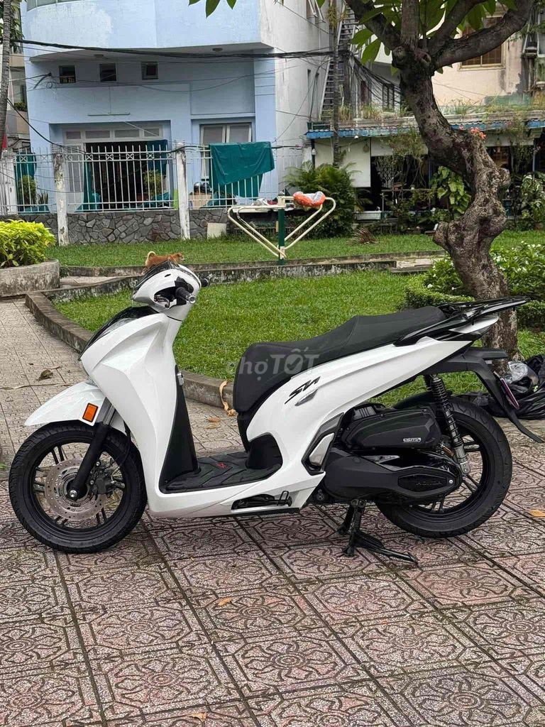 Honda SH350i 2022 белый 20 000 км