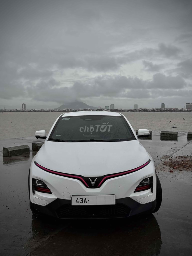 Vinfast VF6 Plus 2024 Белый 120000 км