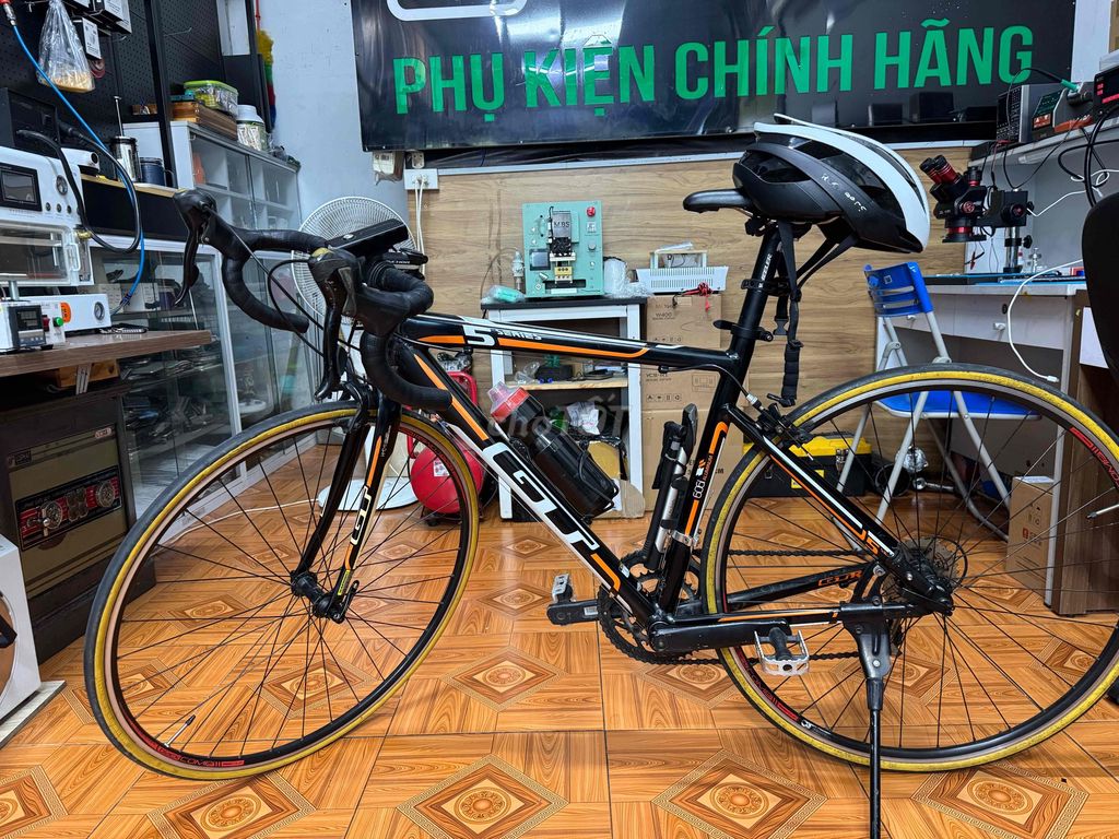 Xe đạp đua GT Series 5 màu đen cam trắng. Mua bán Xe đạp tại Huyện Trảng Bom Đồng Nai được đăng bởi Bảo Bảo hình 4