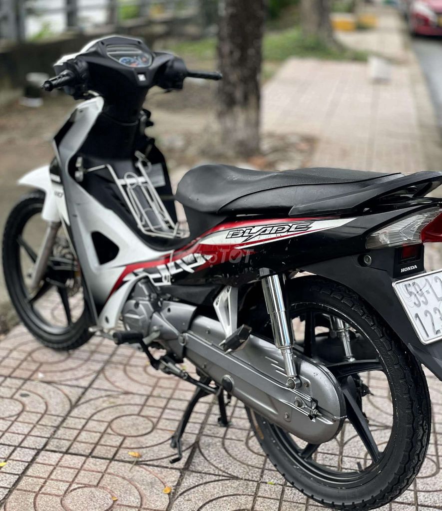 Honda blade 110 bstp chính chủ. Mua bán Xe máy tại Quận 8 Tp Hồ Chí Minh được đăng bởi Đặng Thái Hòa hình 2