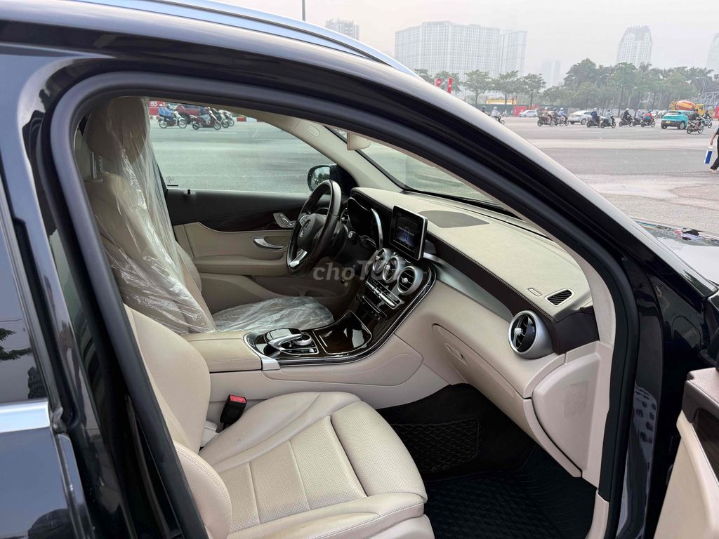 Chính chủ Bán xe Mercedes Benz GLC 2018. Mua bán Ô tô tại Quận Nam Từ Liêm Hà Nội được đăng bởi Quốc Toản hình 13