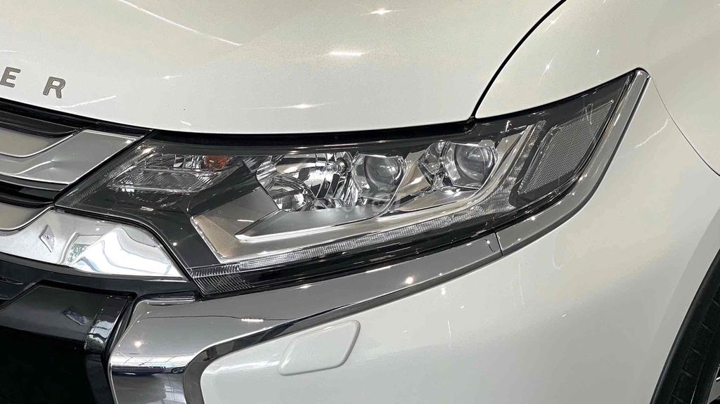 Mitsubishi Outlander Premium màu trắng. Mua bán Ô tô tại Thành phố Thái Nguyên Thái Nguyên được đăng bởi Hồng Phương Auto  Auto 597 hình 9
