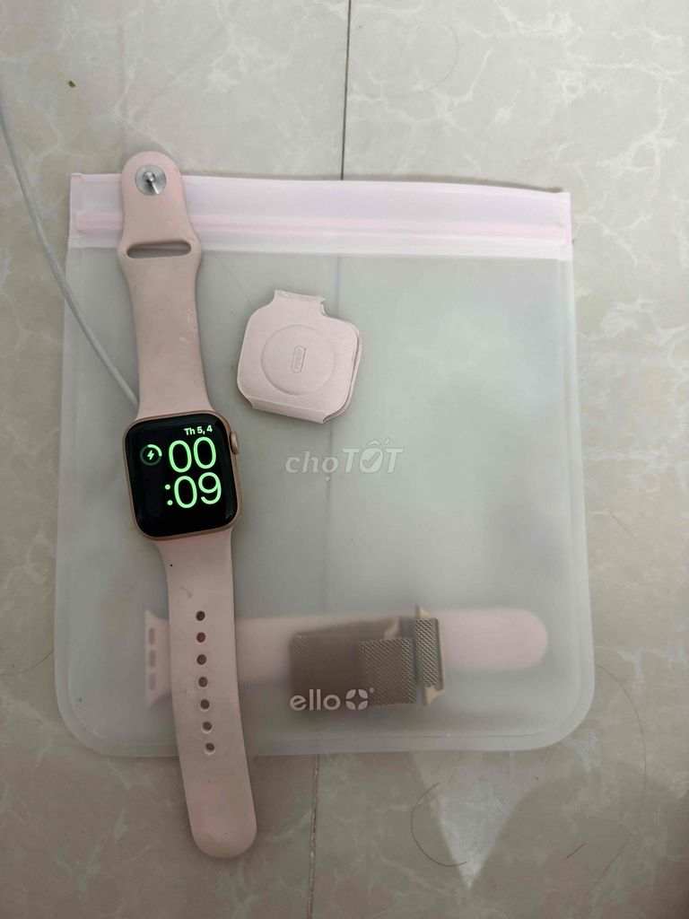 Apple Watch Series 6 40mm Vỏ nhôm. Mua bán Thiết bị đeo thông minh tại Quận Gò Vấp Tp Hồ Chí Minh được đăng bởi Trần Thị Thu Phương hình 1