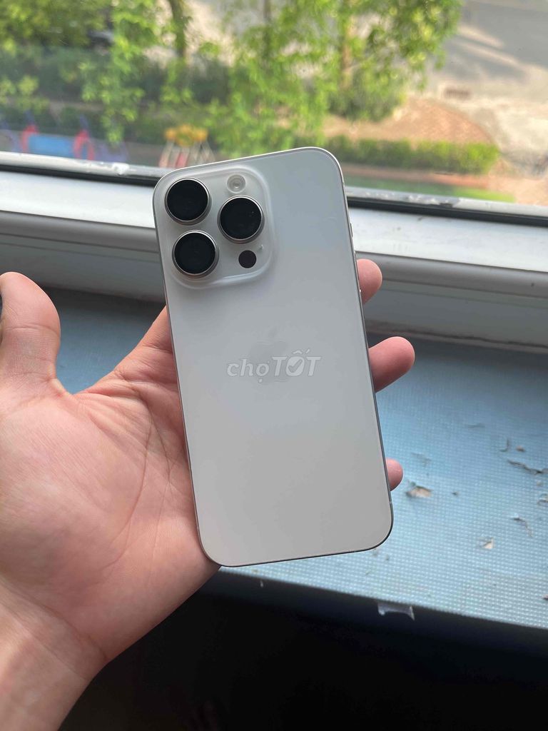 Iphone 15 Pro Trắng 256gb Nguyên Zin 89% Hơi Xước. Mua bán Điện thoại tại Quận Nam Từ Liêm Hà Nội được đăng bởi Xuân Phú hình 1