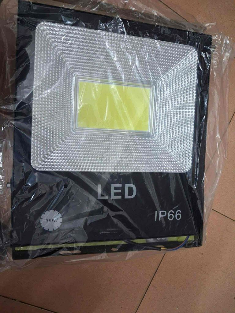 Đèn pha LED 200W ánh sáng trắng. Mua bán Đèn tại Quận Hải Châu Đà Nẵng được đăng bởi Hoàng Nguyễn hình 1