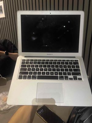 macbook Ari quạt quay ngắt 400k sửa nguồn lại đuoc. Mua bán Laptop tại Quận Ninh Kiều Cần Thơ được đăng bởi Thanh Nhã