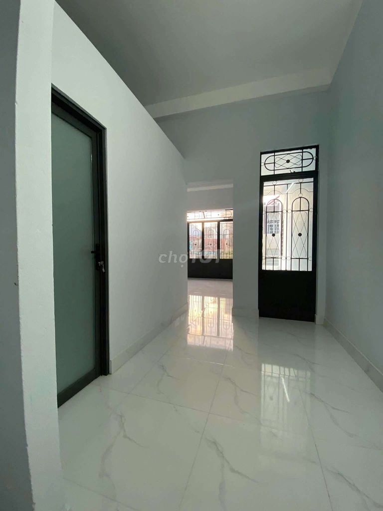 Трёхэтажный дом на Châu Thượng Văn у рынка Hòa Cường — фото 6